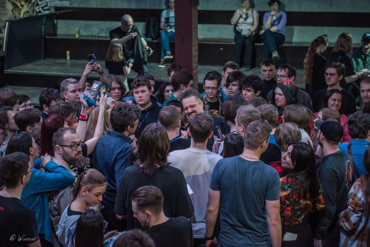 Фото Это аншлаг! Александр Пушной собрал полный зал на двухчасовом концерте в Новосибирске  — ФОТОРЕПОРТАЖ 31